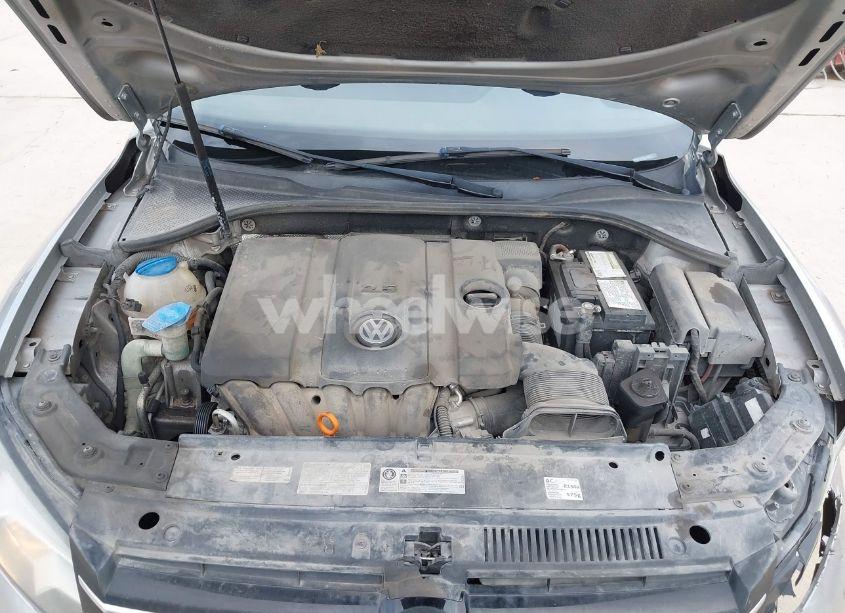 Photo 10 of 2013 Volkswagen Passat 2.5L S (VIN 1VWAH7A37DC106591)