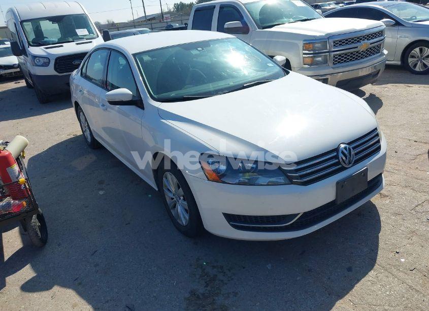 2013 Volkswagen Passat 2.5L S (VIN 1VWAH7A37DC112391) main photo