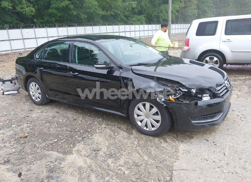 2013 Volkswagen Passat 2.5L S (VIN 1VWAH7A38DC147571) main photo