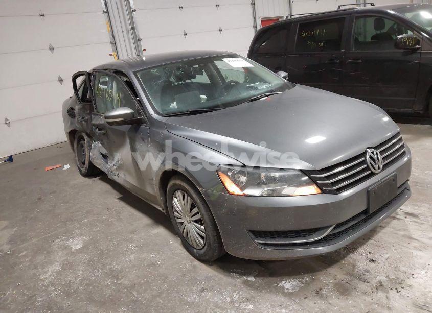 2014 Volkswagen Passat 2.5L S (VIN 1VWAH7A3XEC005188) main photo