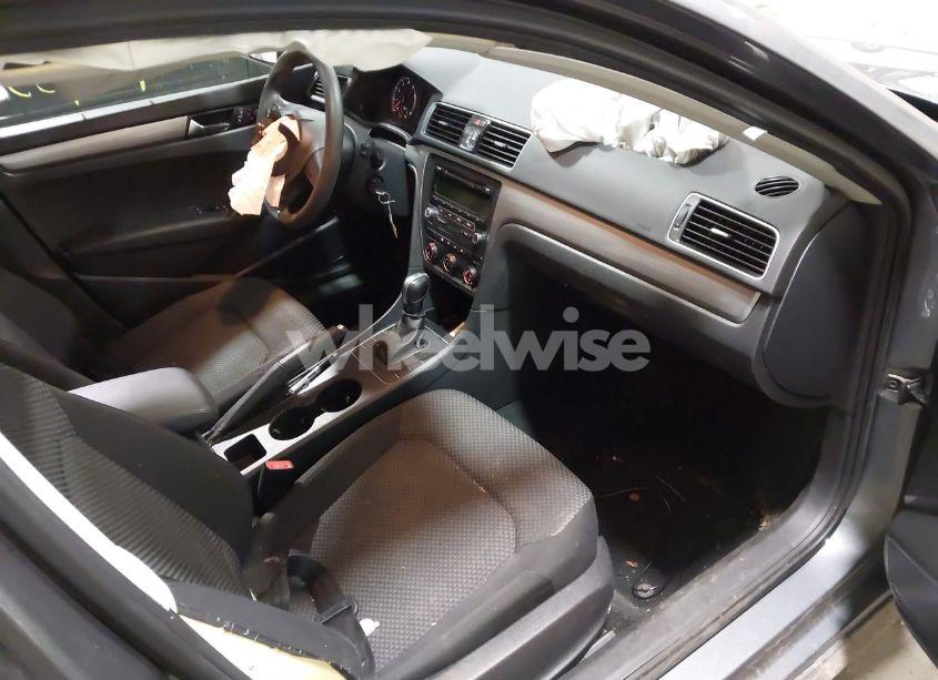 Photo 5 of 2014 Volkswagen Passat 2.5L S (VIN 1VWAH7A3XEC005188)