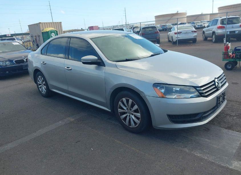 2013 Volkswagen Passat 2.5L S (VIN 1VWAP7A30DC101543) main photo