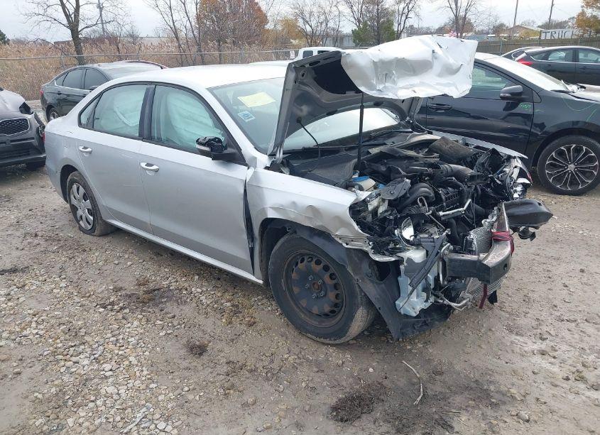 2013 Volkswagen Passat 2.5L S (VIN 1VWAP7A30DC113532) main photo