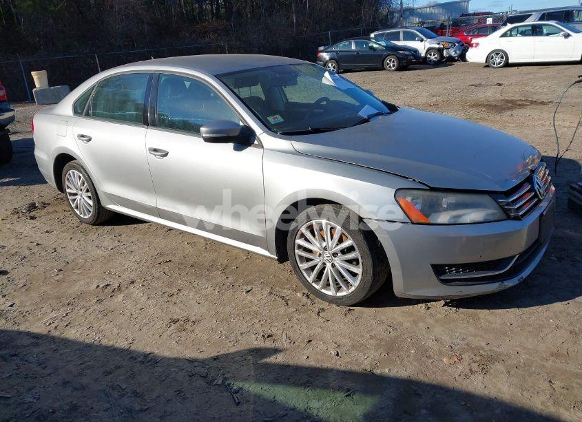 2014 Volkswagen Passat 2.5L S (VIN 1VWAP7A30EC008863) main photo