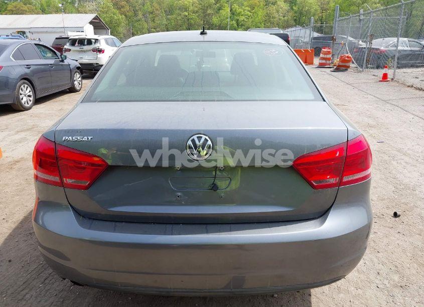 Photo 17 of 2014 Volkswagen Passat 2.5L S (VIN 1VWAP7A30EC016476)