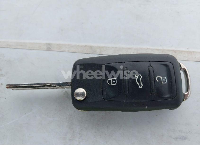 Photo 11 of 2012 Volkswagen Passat 2.5L S (VIN 1VWAP7A31CC086856)