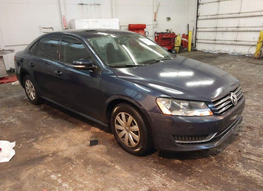 2013 Volkswagen Passat 2.5L S (VIN 1VWAP7A31DC028277) main photo