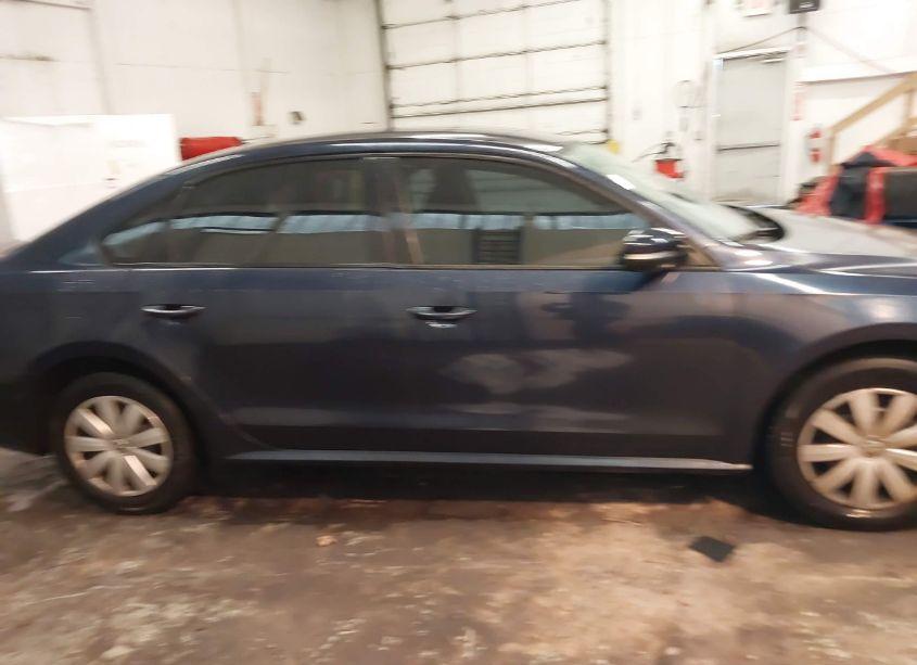 Photo 13 of 2013 Volkswagen Passat 2.5L S (VIN 1VWAP7A31DC028277)