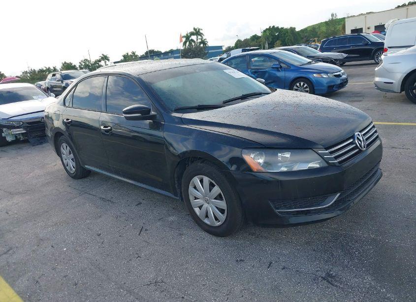 2013 Volkswagen Passat 2.5L S (VIN 1VWAP7A32DC053088) main photo