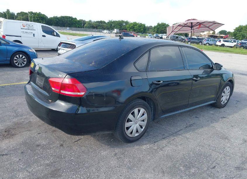 Photo 4 of 2013 Volkswagen Passat 2.5L S (VIN 1VWAP7A32DC053088)