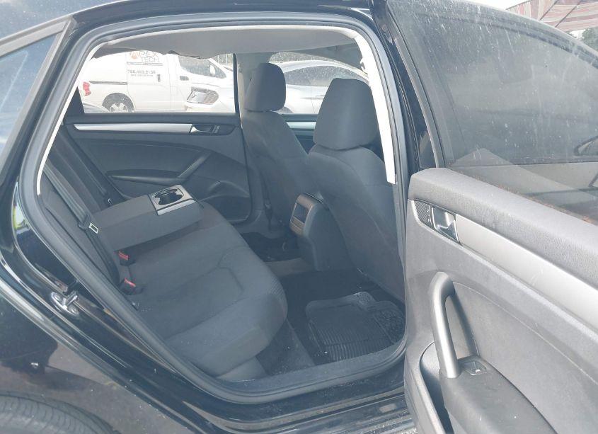 Photo 8 of 2013 Volkswagen Passat 2.5L S (VIN 1VWAP7A32DC053088)