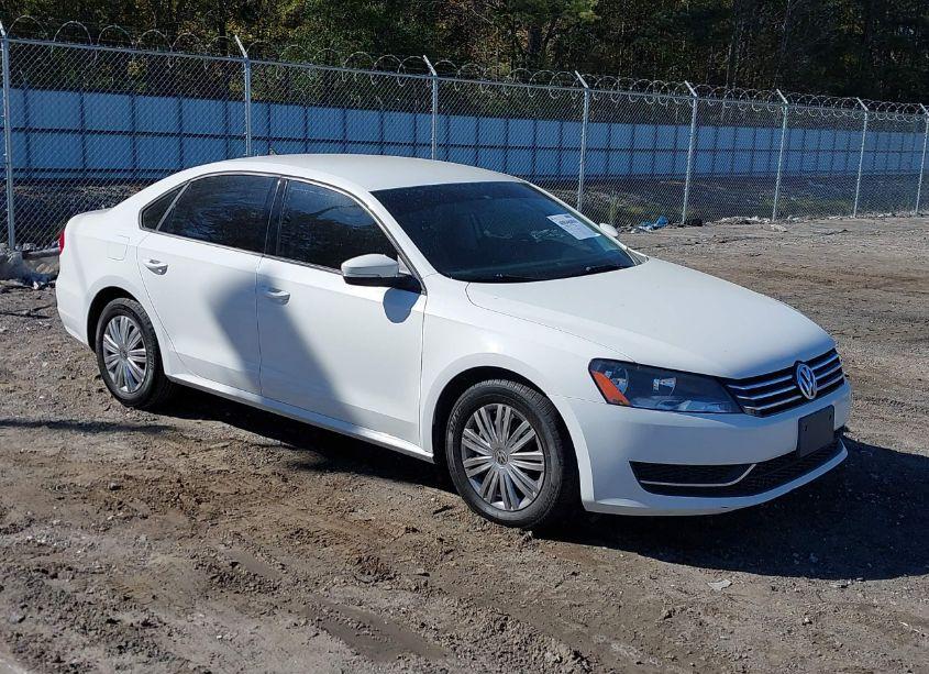 2014 Volkswagen Passat 2.5L S (VIN 1VWAP7A32EC025728) main photo