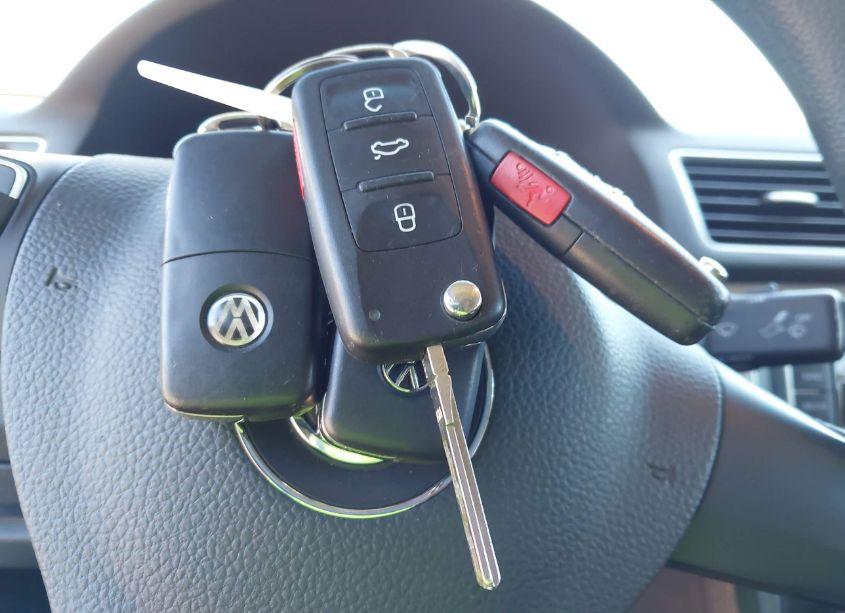 Photo 11 of 2014 Volkswagen Passat 2.5L S (VIN 1VWAP7A32EC025728)