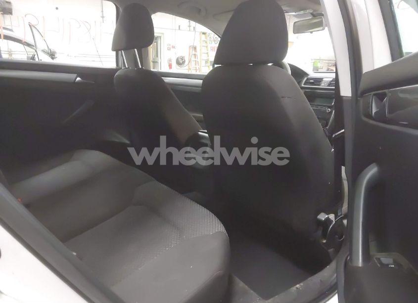 Photo 8 of 2013 Volkswagen Passat 2.5L S (VIN 1VWAP7A33DC040480)