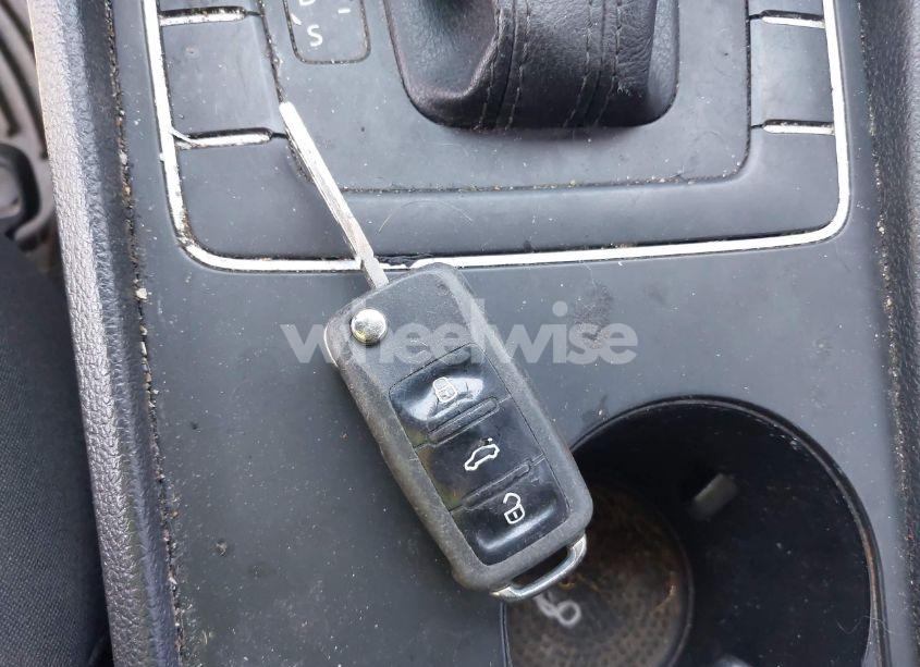 Photo 11 of 2013 Volkswagen Passat 2.5L S (VIN 1VWAP7A33DC085208)