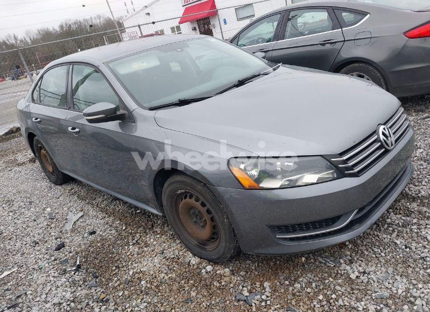 2013 Volkswagen Passat 2.5L S (VIN 1VWAP7A33DC121950) main photo