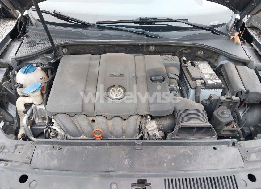Photo 10 of 2013 Volkswagen Passat 2.5L S (VIN 1VWAP7A33DC121950)