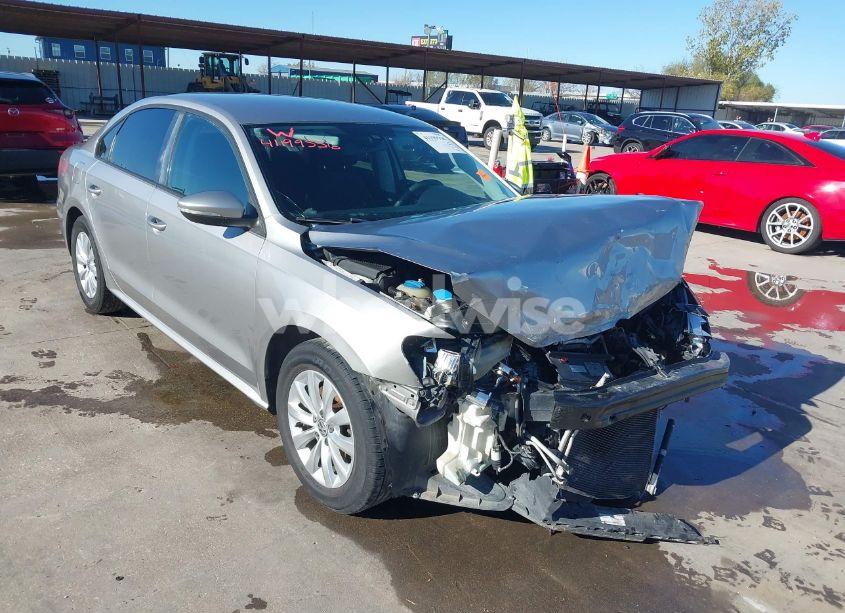 2012 Volkswagen Passat 2.5L S (VIN 1VWAP7A34CC014601) main photo