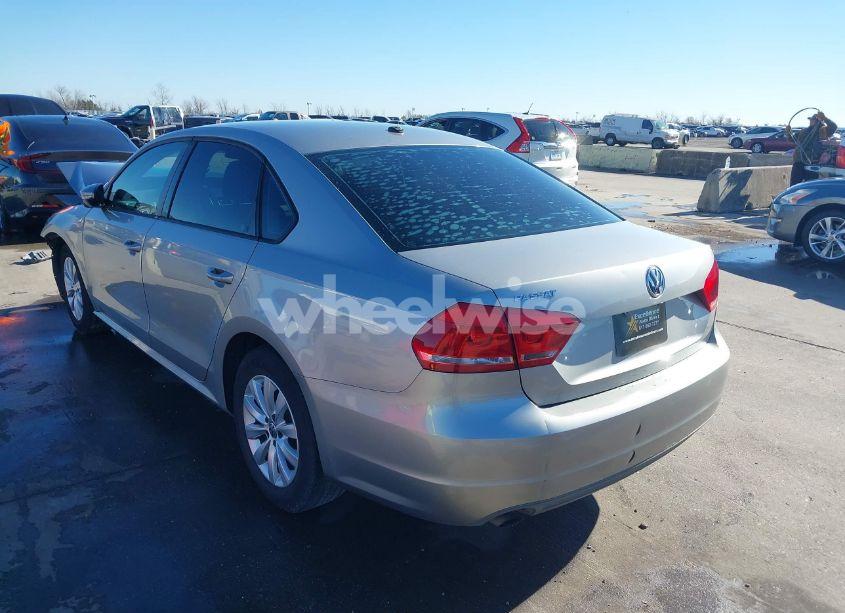 Photo 3 of 2012 Volkswagen Passat 2.5L S (VIN 1VWAP7A34CC014601)