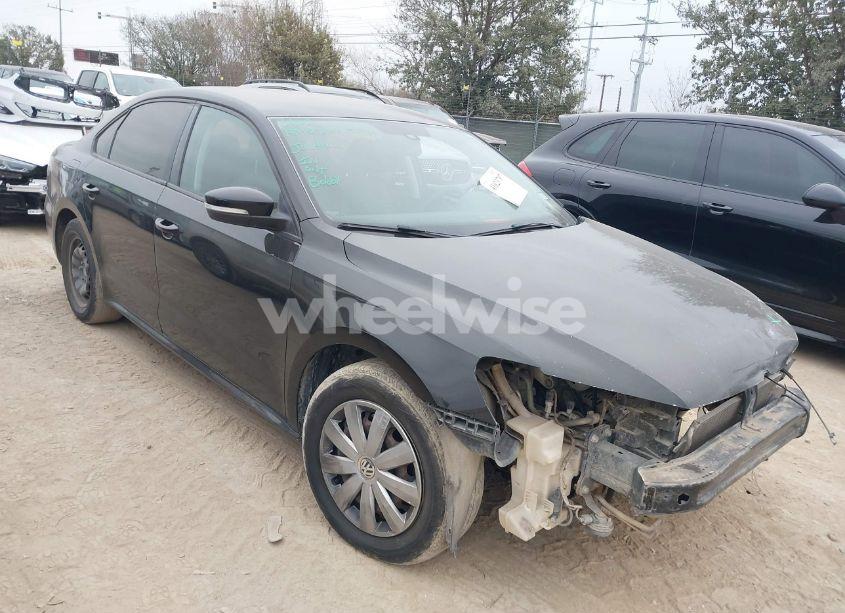 2013 Volkswagen Passat 2.5L S (VIN 1VWAP7A34DC065453) main photo