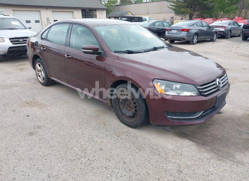 2013 Volkswagen Passat 2.5L S (VIN 1VWAP7A34DC065484) main photo