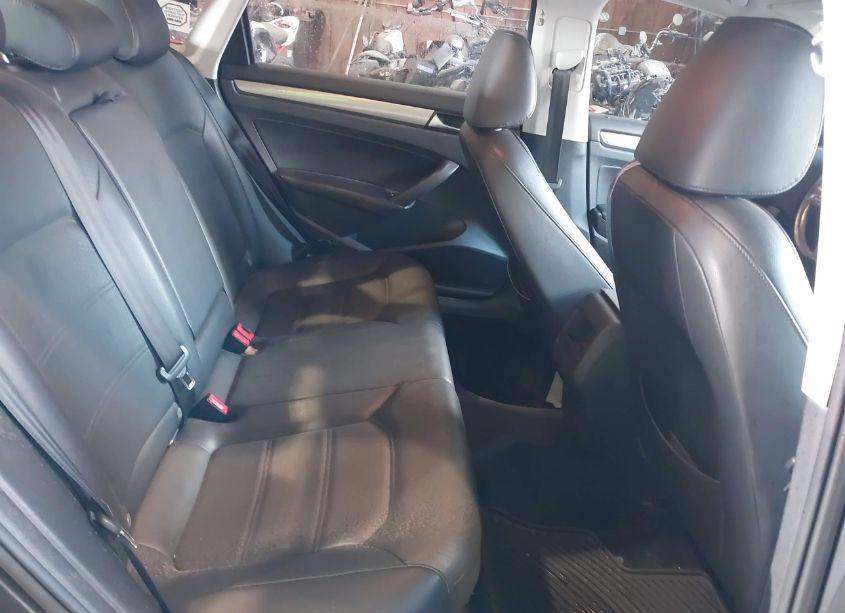 Photo 8 of 2014 Volkswagen Passat 2.5L WOLFSBURG EDITION (VIN 1VWAP7A34EC017808)