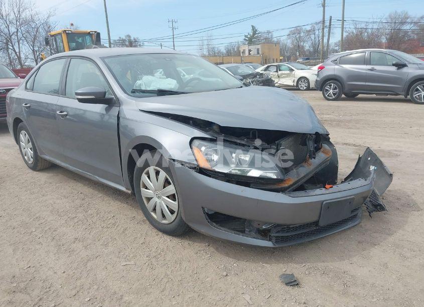 2013 Volkswagen Passat 2.5L S (VIN 1VWAP7A35DC013006) main photo