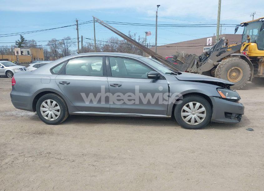 Photo 13 of 2013 Volkswagen Passat 2.5L S (VIN 1VWAP7A35DC013006)