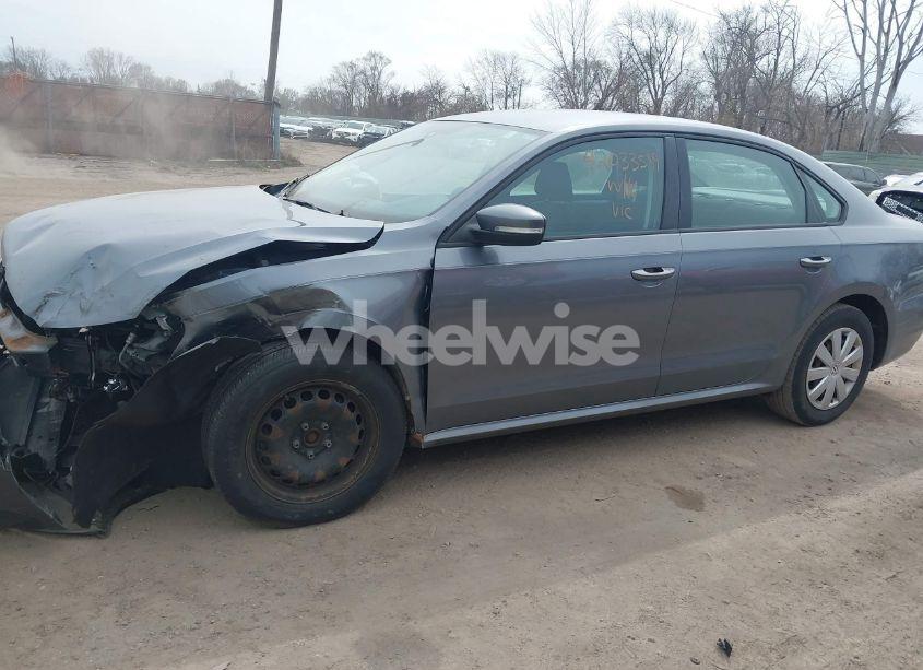 Photo 14 of 2013 Volkswagen Passat 2.5L S (VIN 1VWAP7A35DC013006)