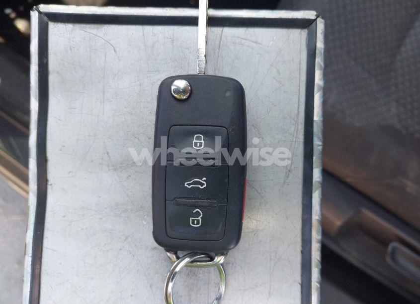 Photo 11 of 2013 Volkswagen Passat 2.5L S (VIN 1VWAP7A35DC026578)