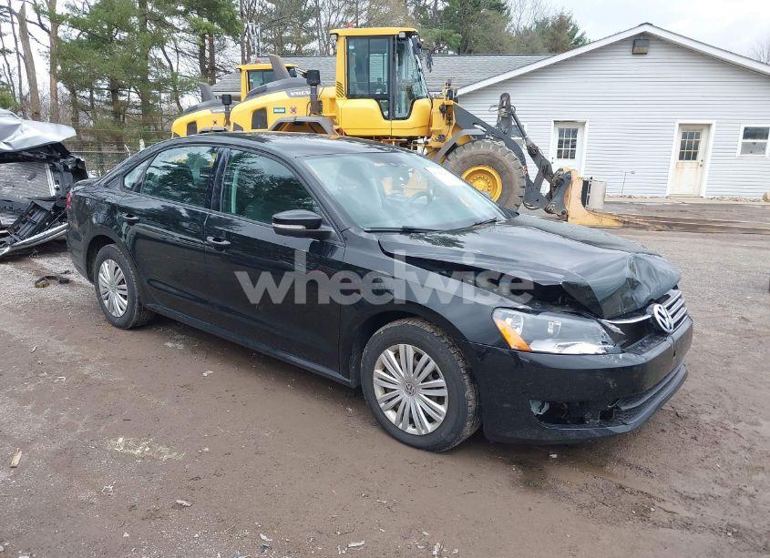 2014 Volkswagen Passat 2.5L S (VIN 1VWAP7A35EC011791) main photo