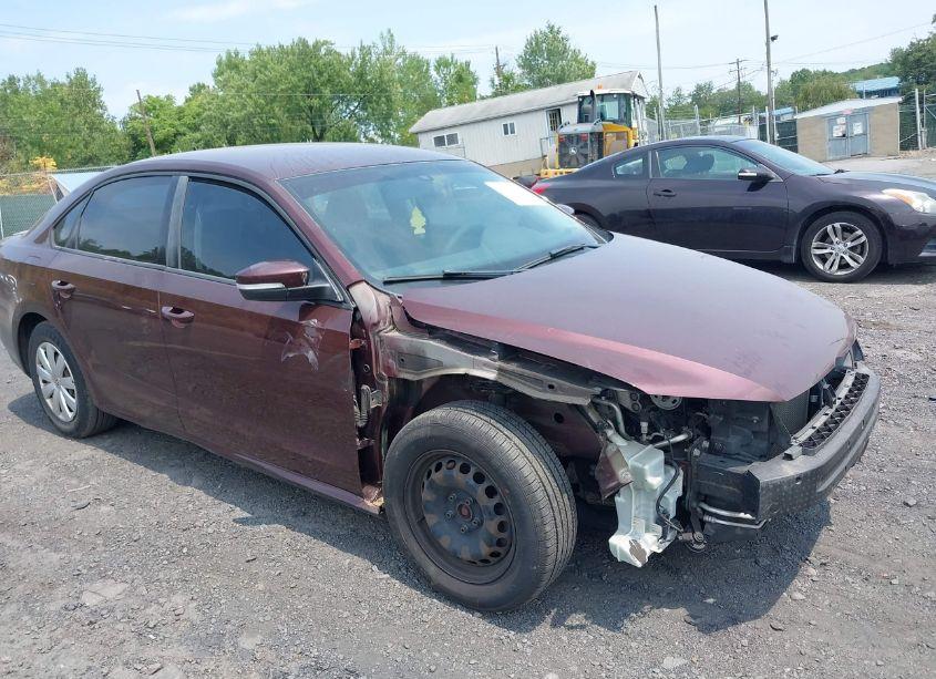 2013 Volkswagen Passat 2.5L S (VIN 1VWAP7A36DC099720) main photo