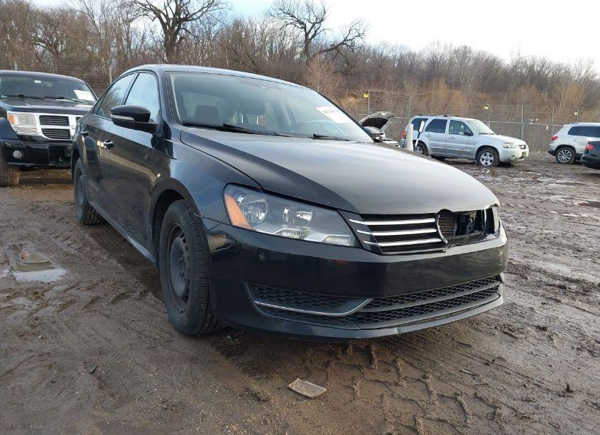 2014 Volkswagen Passat 2.5L S (VIN 1VWAP7A36EC009760) main photo