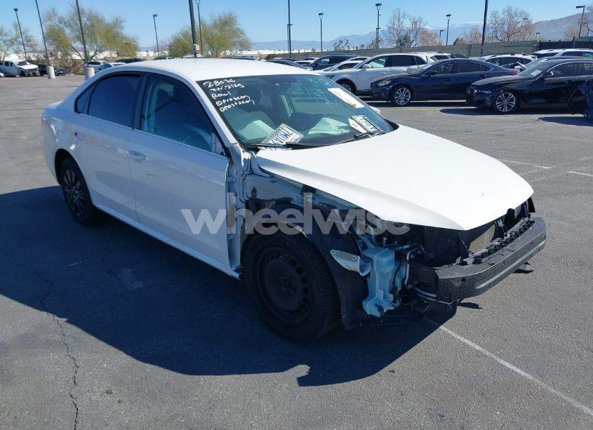 2014 Volkswagen Passat 2.5L S (VIN 1VWAP7A36EC012383) main photo