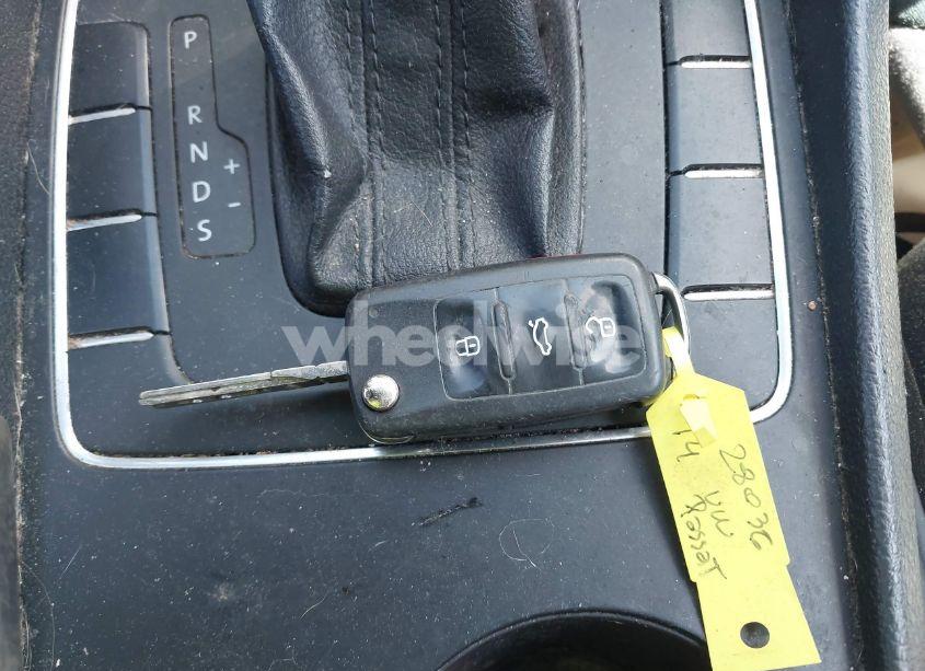 Photo 11 of 2014 Volkswagen Passat 2.5L S (VIN 1VWAP7A36EC012383)