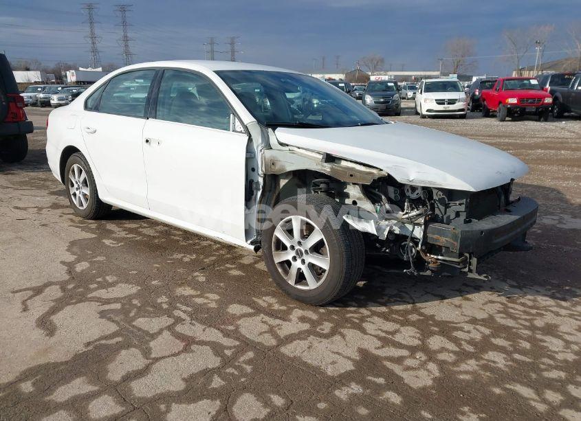 2012 Volkswagen Passat 2.5L S (VIN 1VWAP7A37CC005245) main photo
