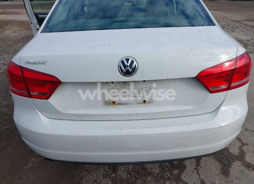 Photo 15 of 2012 Volkswagen Passat 2.5L S (VIN 1VWAP7A37CC005245)