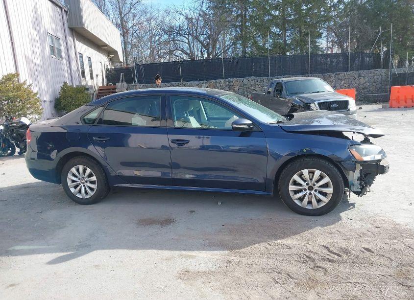 Photo 13 of 2012 Volkswagen Passat 2.5L S (VIN 1VWAP7A37CC078471)
