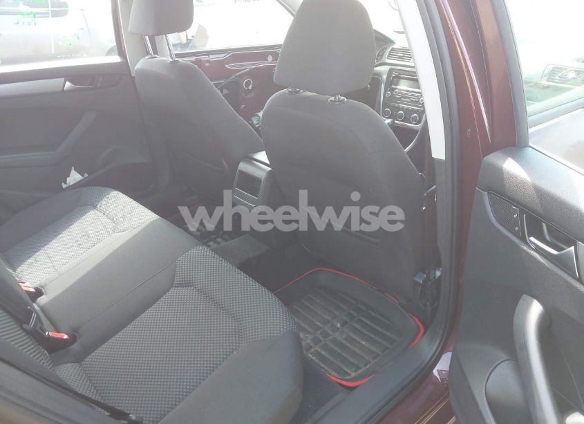 Photo 8 of 2012 Volkswagen Passat 2.5L S (VIN 1VWAP7A37CC079555)