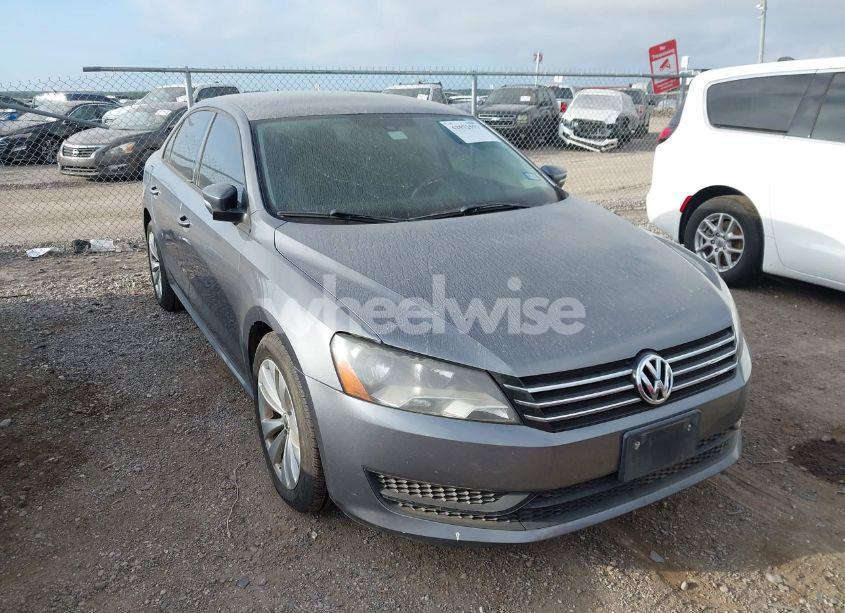 2013 Volkswagen Passat 2.5L S (VIN 1VWAP7A37DC031197) main photo