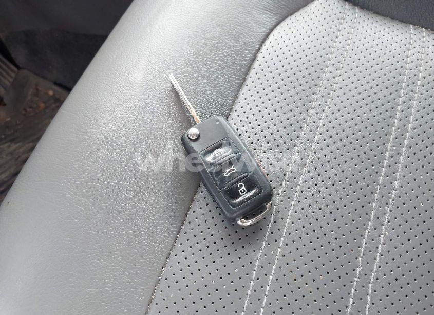 Photo 11 of 2013 Volkswagen Passat 2.5L S (VIN 1VWAP7A37DC031197)