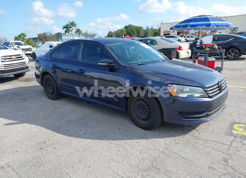 2013 Volkswagen Passat 2.5L S (VIN 1VWAP7A37DC053930) main photo