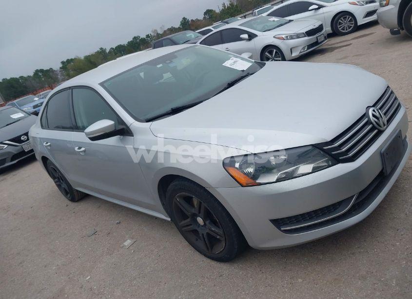 2014 Volkswagen Passat 2.5L S (VIN 1VWAP7A37EC005863) main photo