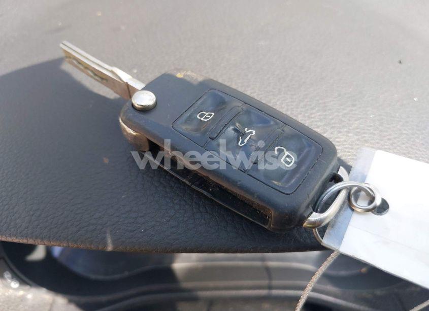 Photo 11 of 2014 Volkswagen Passat 2.5L S (VIN 1VWAP7A37EC018693)