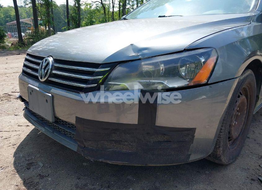 Photo 13 of 2014 Volkswagen Passat 2.5L S (VIN 1VWAP7A37EC018693)