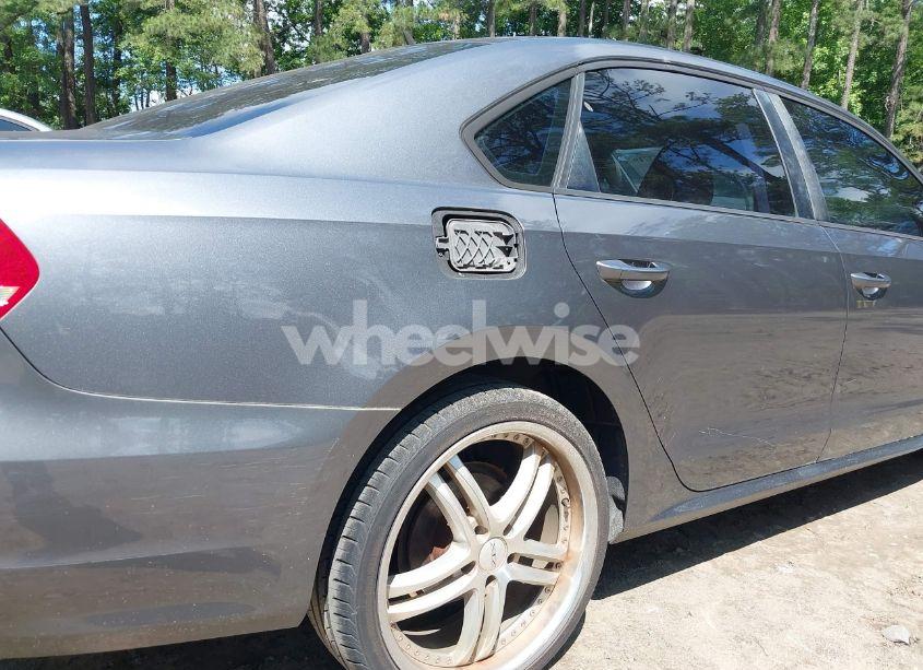 Photo 14 of 2014 Volkswagen Passat 2.5L S (VIN 1VWAP7A37EC018693)