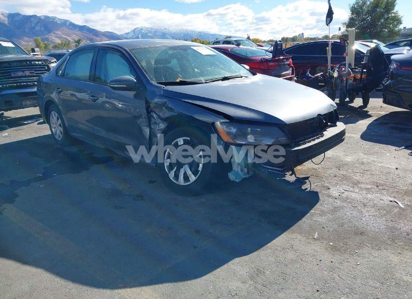 2012 Volkswagen Passat 2.5L S (VIN 1VWAP7A38CC043647) main photo