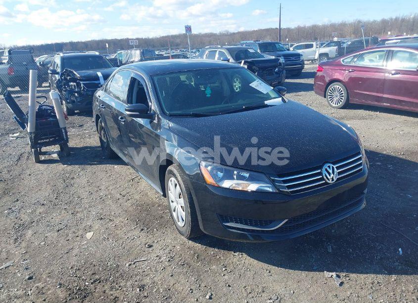 2013 Volkswagen Passat 2.5L S (VIN 1VWAP7A38DC070025) main photo