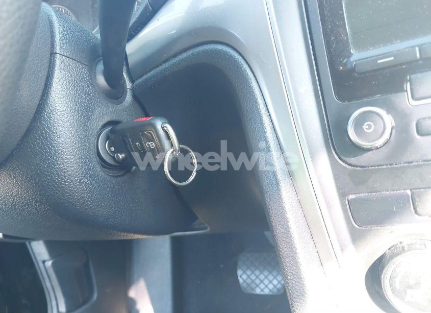 Photo 11 of 2013 Volkswagen Passat 2.5L S (VIN 1VWAP7A38DC070025)