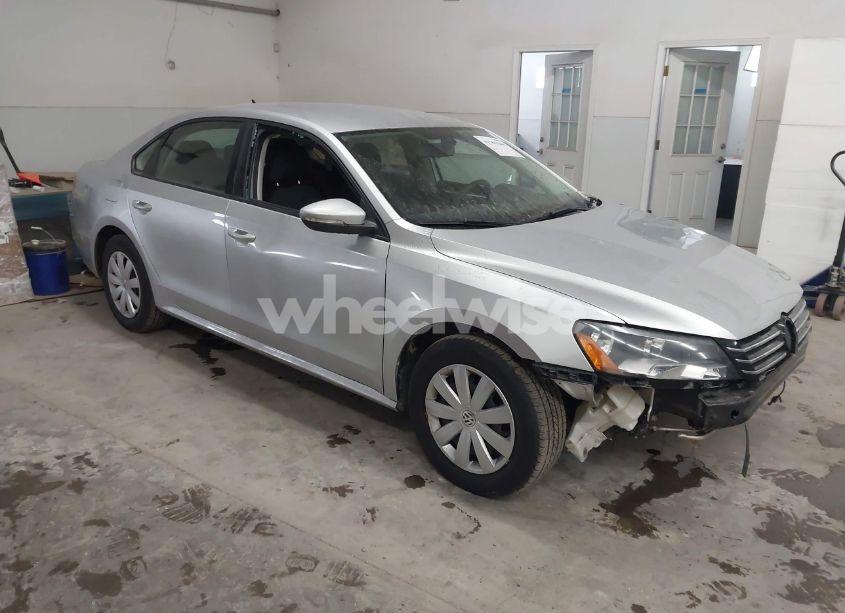 2012 Volkswagen Passat 2.5L S (VIN 1VWAP7A39CC040885) main photo